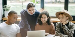 Penulisan Nama Orang dan Nama Jenis — gambar©ivan samkov@pexels